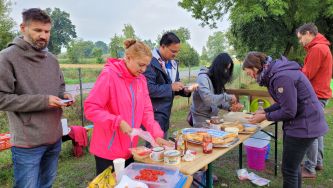 Währenddessen wird Frühstück vorbereitet